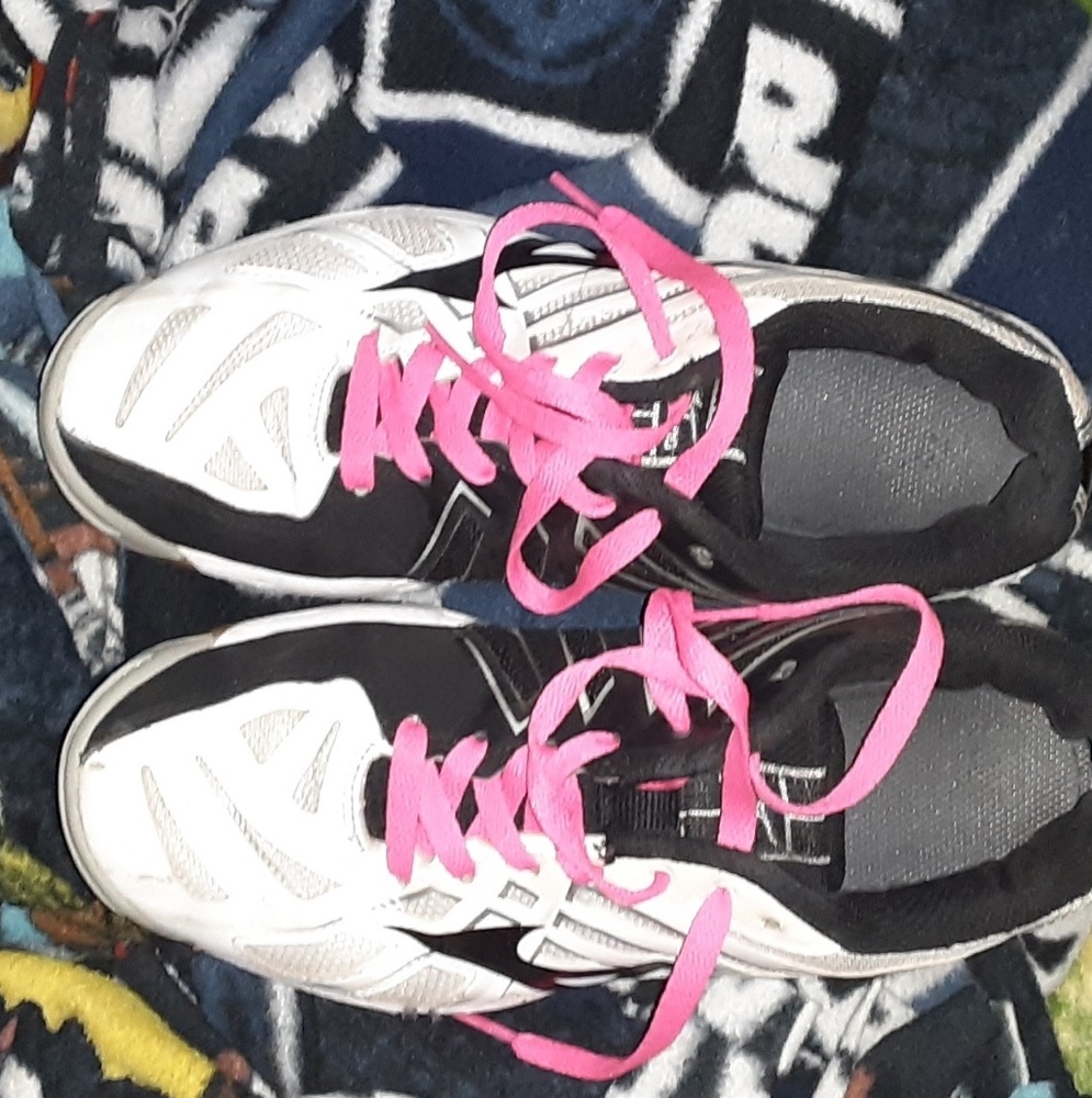 Mizuno volleyball shoes 7.5